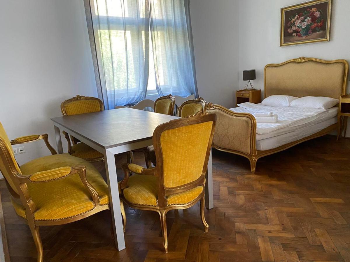 Bank Invest Apartmens - Old Town Apartment Prague Luaran gambar
